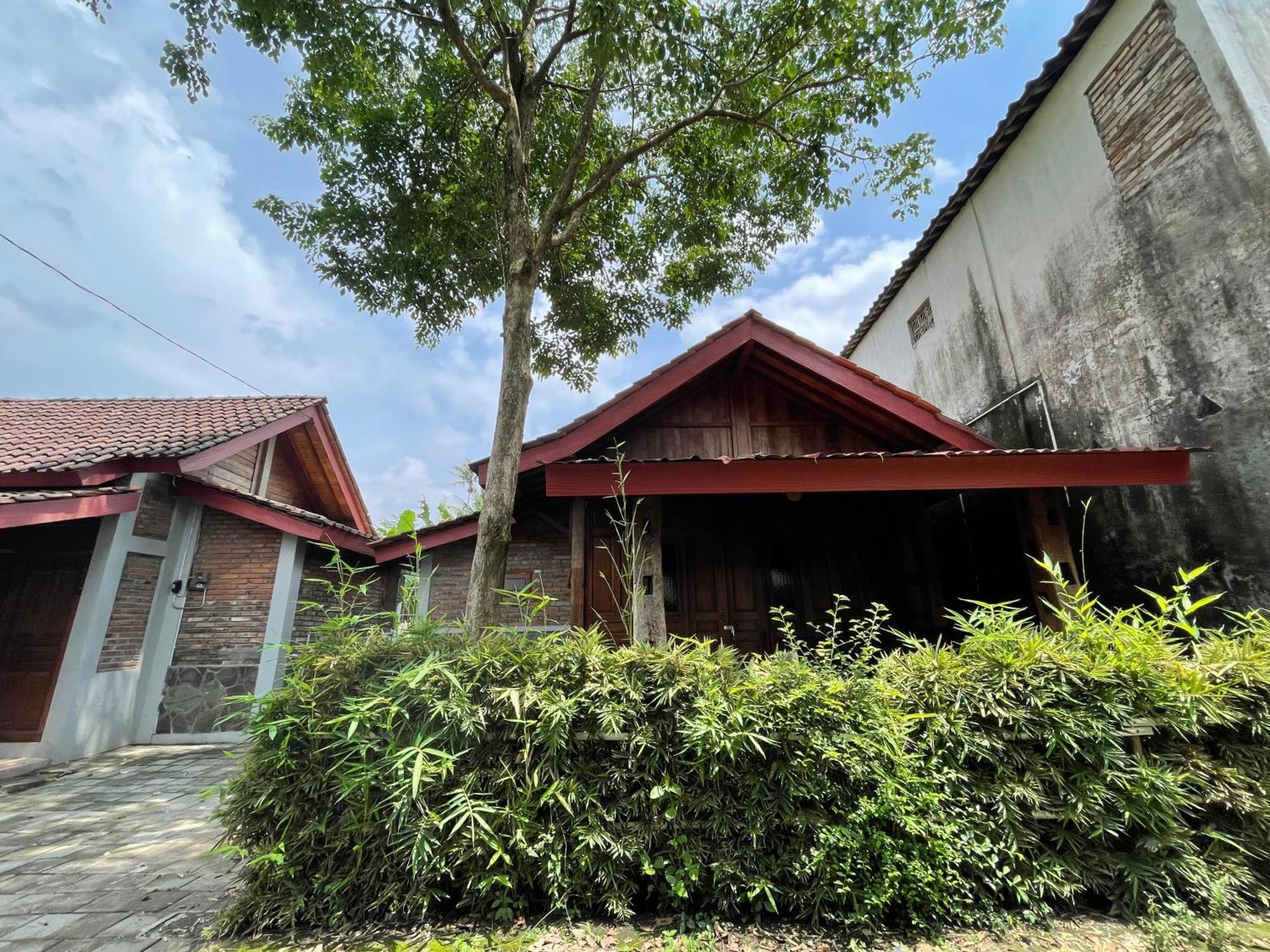 Saka Homestay Boutique & Cafe Magelang Exterior foto