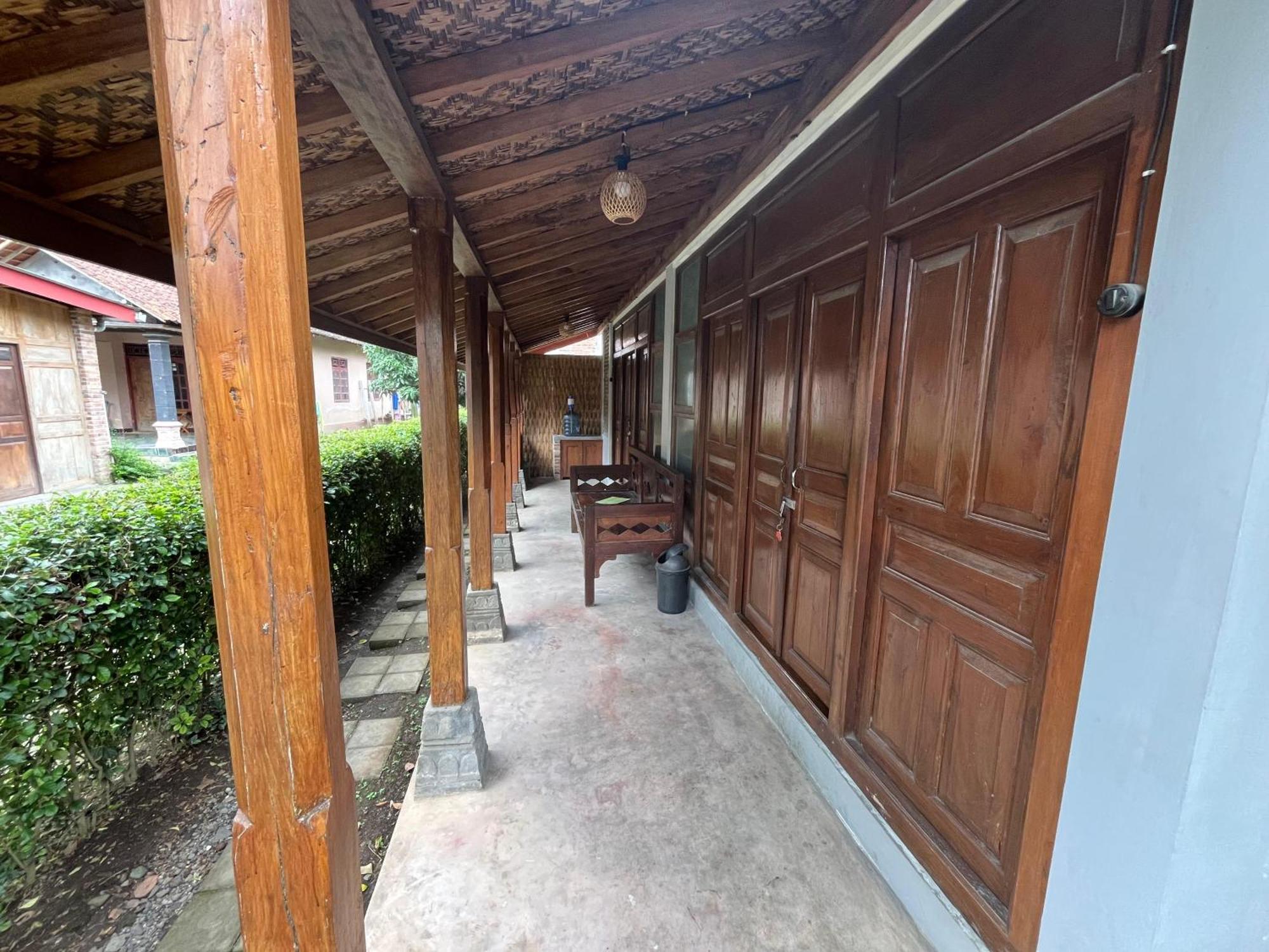 Saka Homestay Boutique & Cafe Magelang Exterior foto