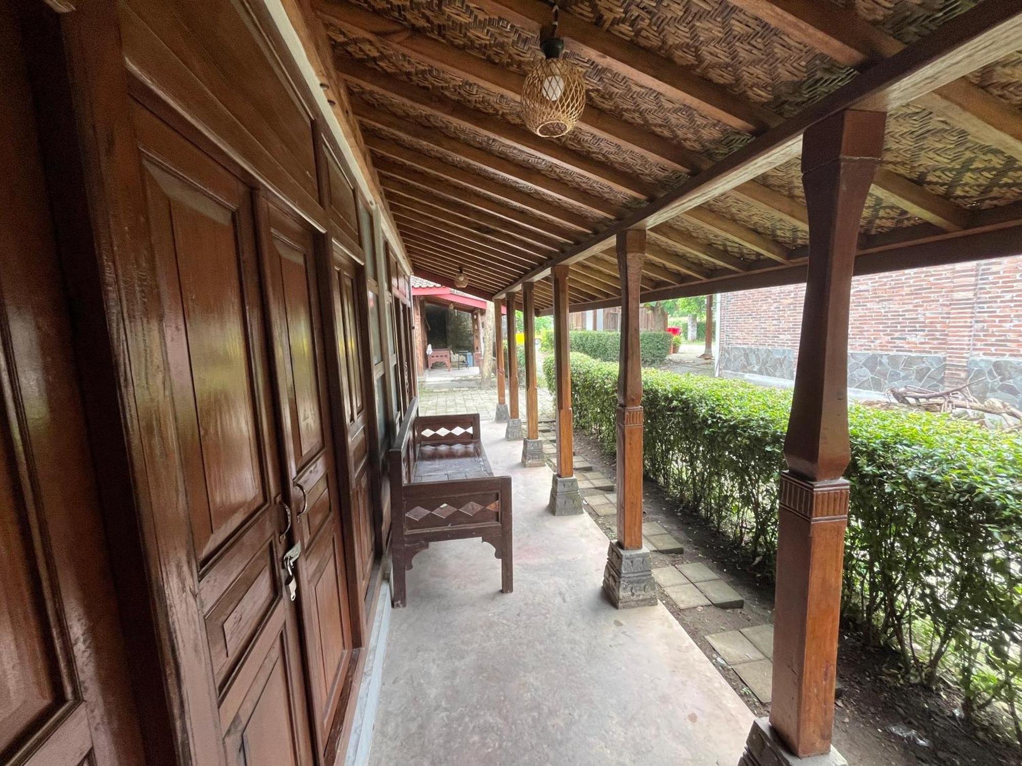 Saka Homestay Boutique & Cafe Magelang Exterior foto