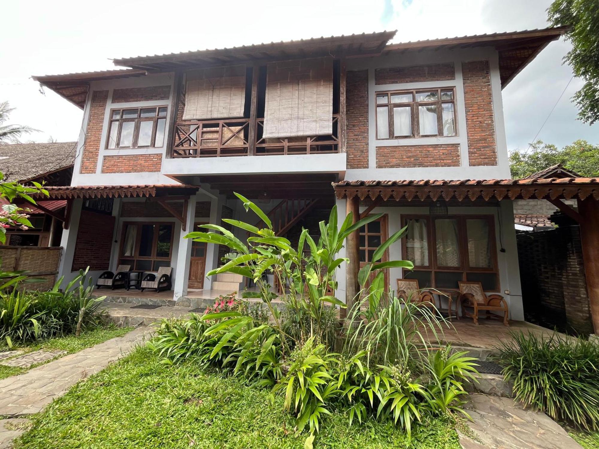 Saka Homestay Boutique & Cafe Magelang Exterior foto